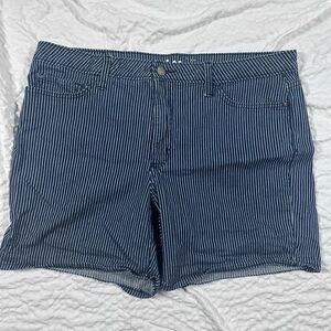 Lee Regular Fit Mid-Rise Navy Blue/White Striped Denim Shorts Women’s 18M